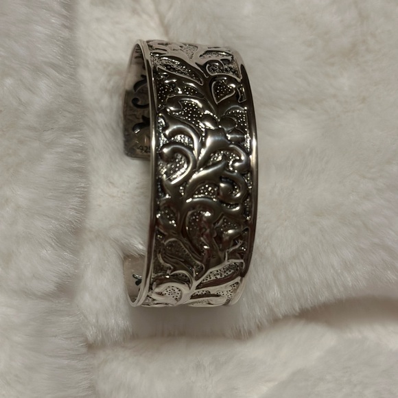 925 Sterling silver cuff from Silpada Designs
Just Gorgeous!!!